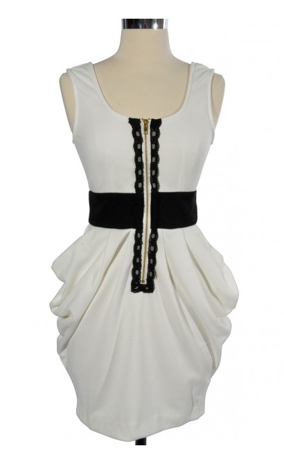 3-Dimensional Pockets Zip Front Dress in Ivory