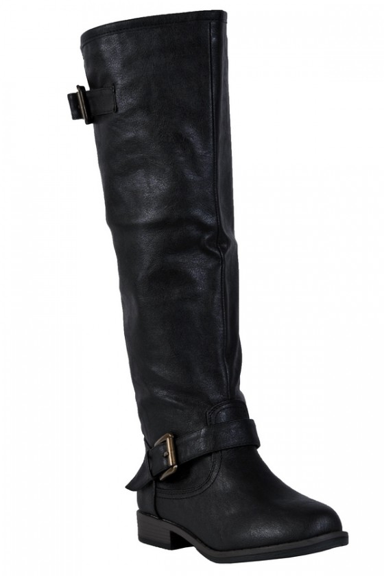 Tall boots with shop zipper in back