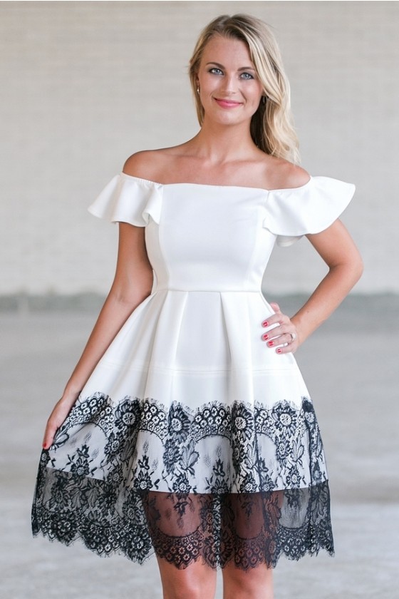 White dress shop with black trim